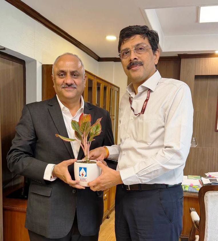 Sh. Rajesh Kumar Chandel, Director (Projects), SJVN Limited today paid courtesy call at the Ministry of Power. 
